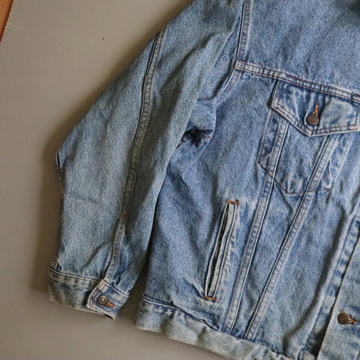 Vintage Mens Levis 70507 Alpha Distressed Faded Denim Jean Jacket Medium